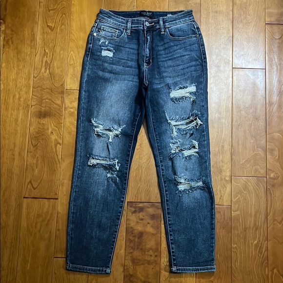Judy Blue Denim - Judy Blue Boyfriend Fit Distressed Jeans Size 5 / 27 Mid-Rise Medium Wash Casual